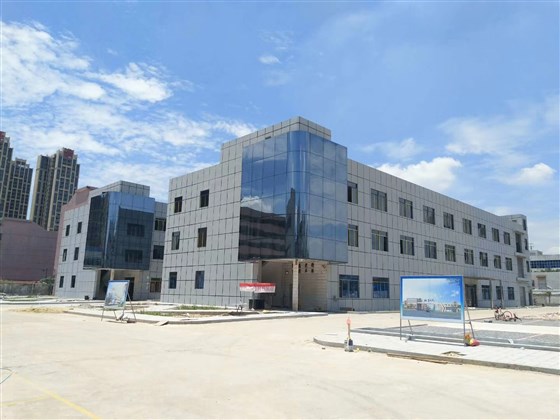 幕墙改造旧楼施工中