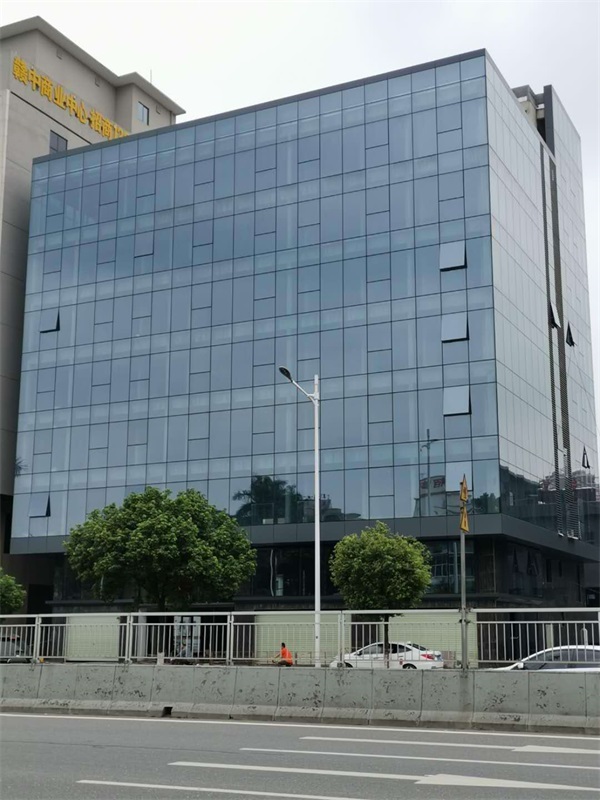 给粗野主义建筑“浇”上玻璃幕墙，看曼哈顿旧仓库如何涅槃重生