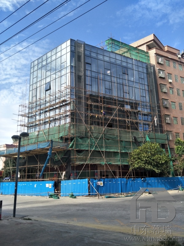 专业做玻璃幕墙公司，20年专业设计施工经验，免费获取幕墙报价