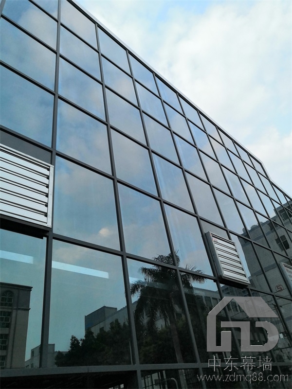  酒店外墙做玻璃幕墙好吗？酒店升级改造选玻璃幕墙