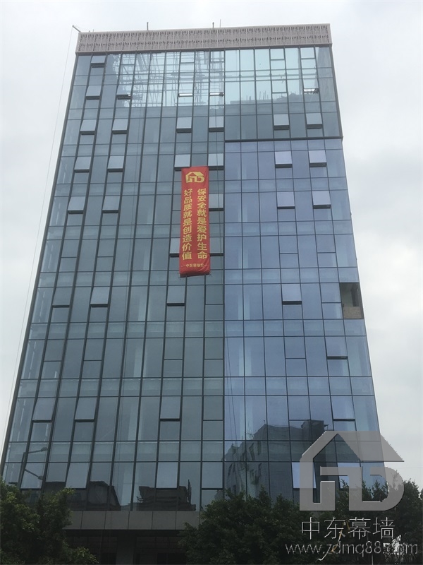 为什么大城市要用玻璃幕墙呢？中东幕墙公司